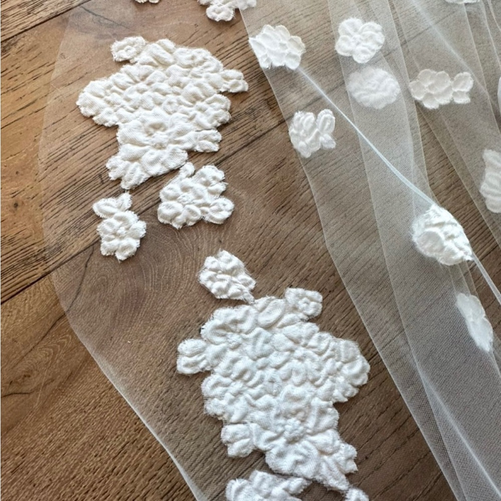 Amsale Devon Veil - Picture 5 of 5